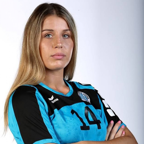 Larissa Kalaus