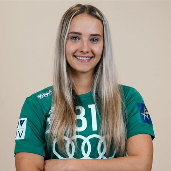Julia  Farkas